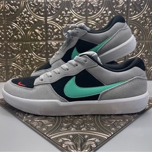 Nike SB Force 58 Wolf Grey Black Light Menta men’s size 10